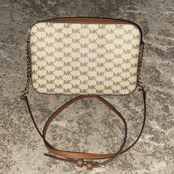 🌟Michael Kors Jet Set Item LG EW Logo Chain Leather Crossbody Bag-EUC - Picture 2 of 8